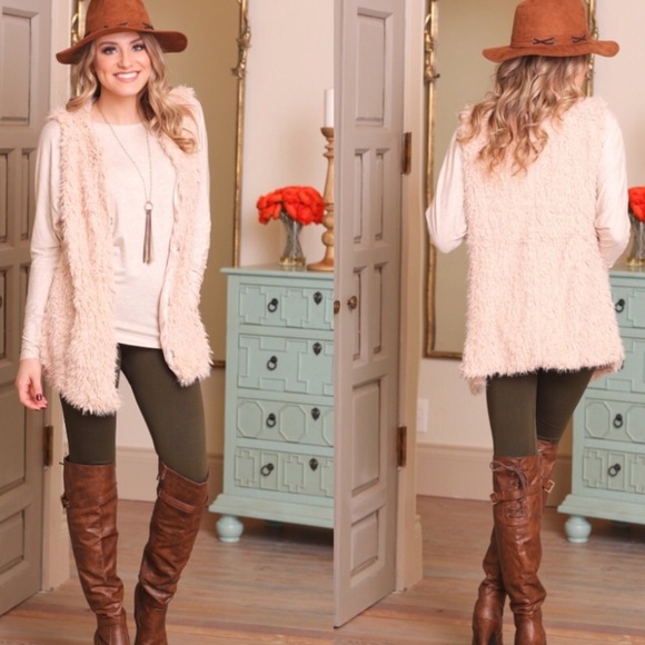 LAST ONE!!✨GORGEOUS IVORY FAUX FURRY VEST✨ - Picture 2 of 3